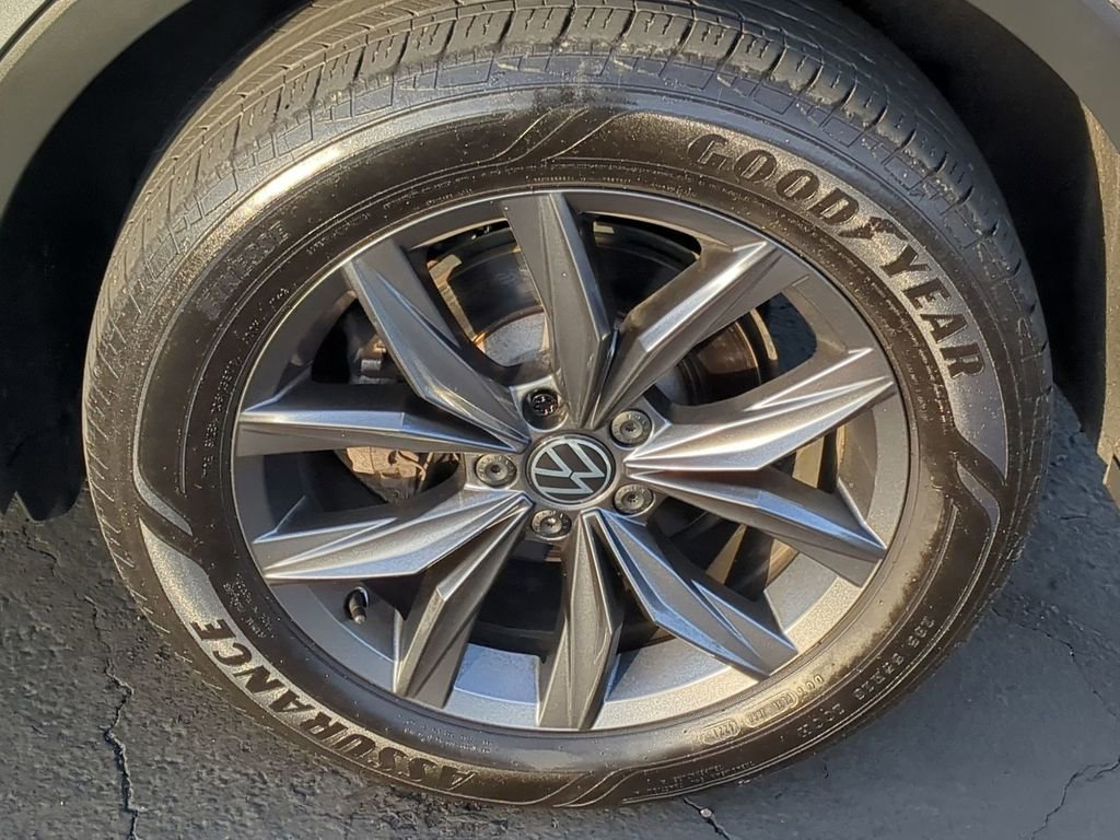 Used 2022 Volkswagen Tiguan SE image 10