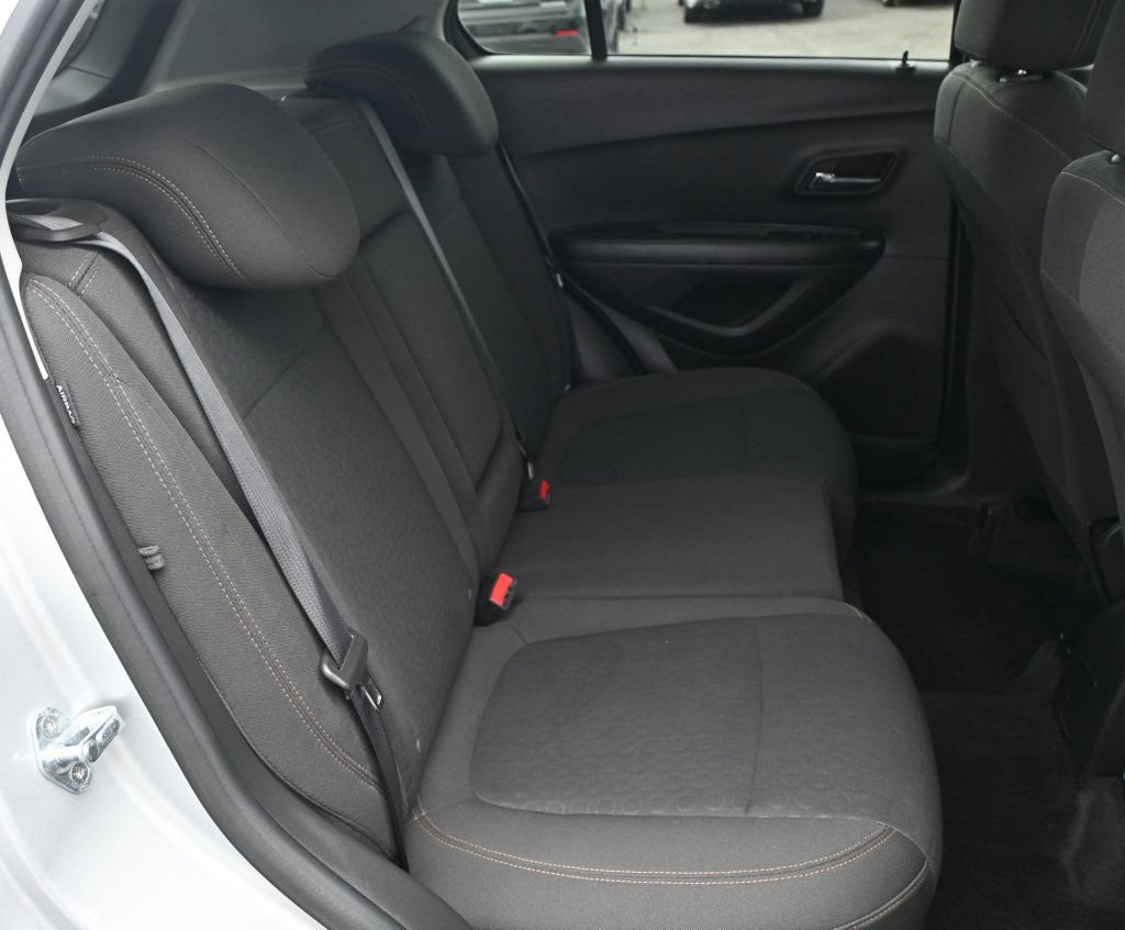 Used 2022 Chevrolet Trax LS w/ Tint and Cruise Package AWD/4WD image 18