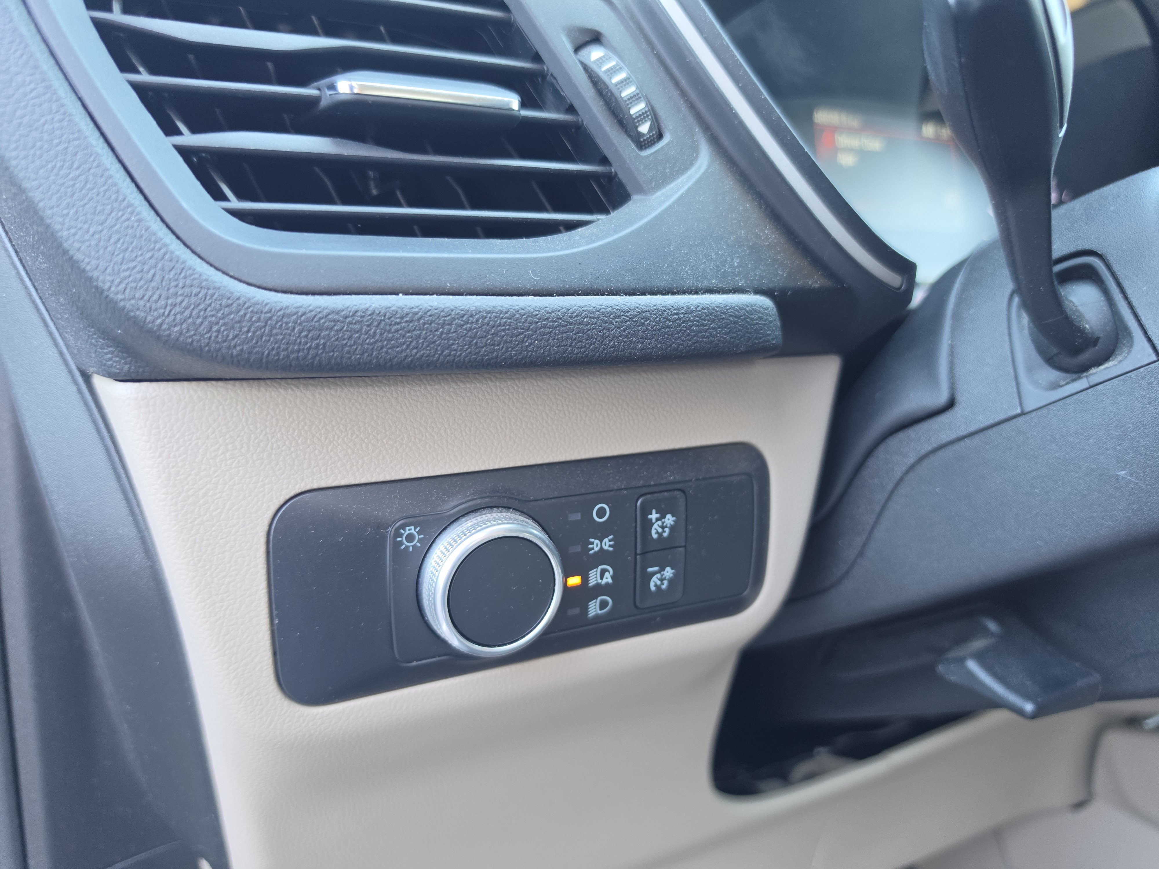 Used 2020 Ford Escape SE AWD/4WD image 16