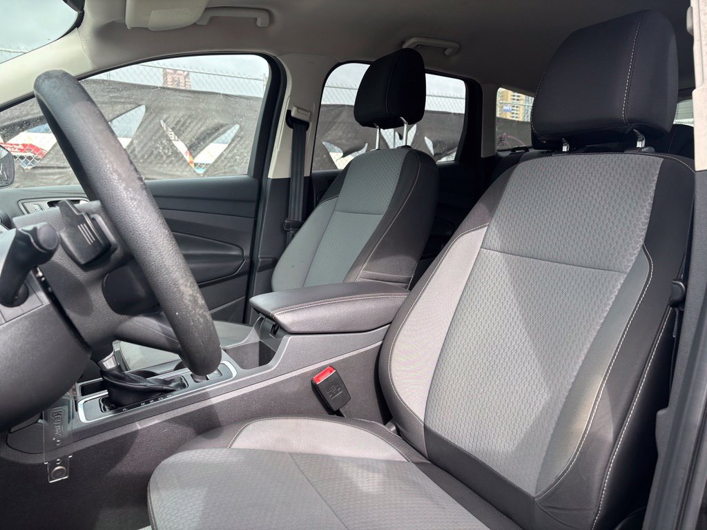 Used 2017 Ford Escape SE w/ Equipment Group 201A FWD image 8