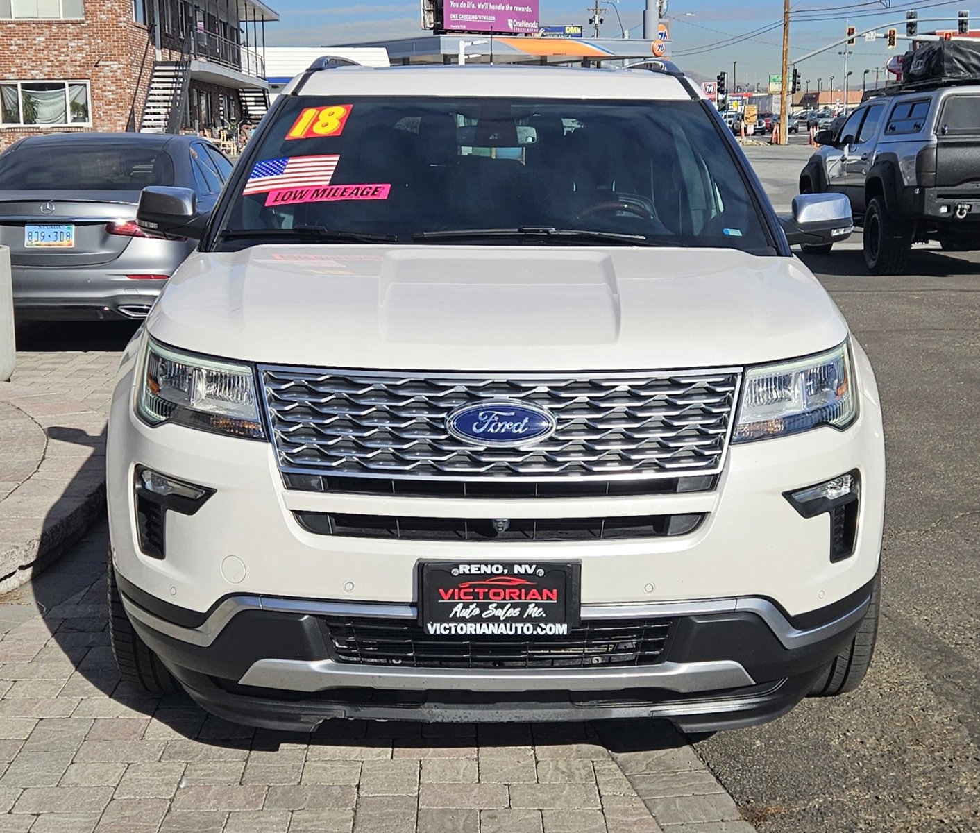 Used 2018 Ford Explorer Platinum AWD/4WD image 2