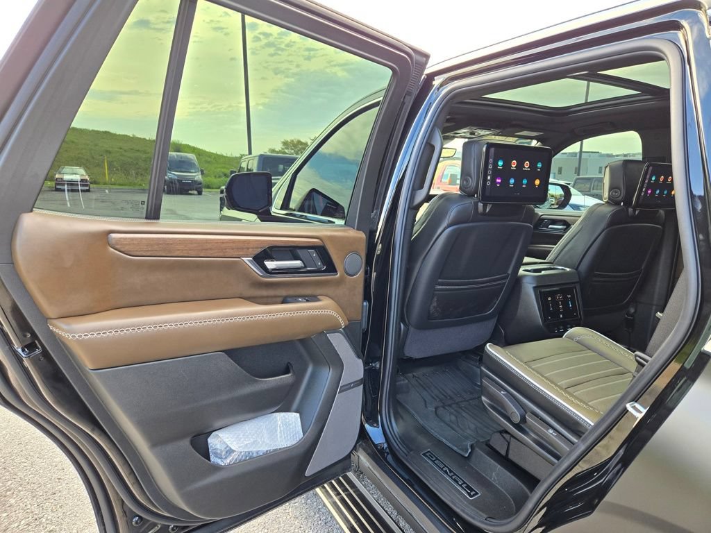 Used 2026 GMC Yukon Denali Ultimate AWD/4WD image 27