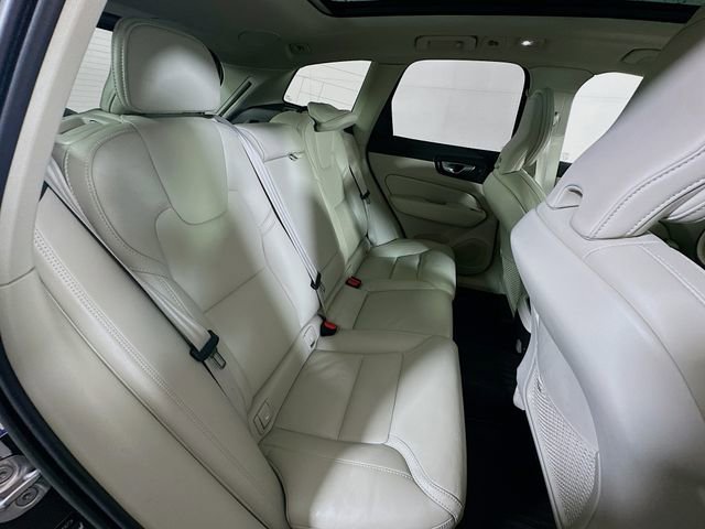 Used 2023 Volvo XC60 B5 Ultimate w/ Climate Package image 30