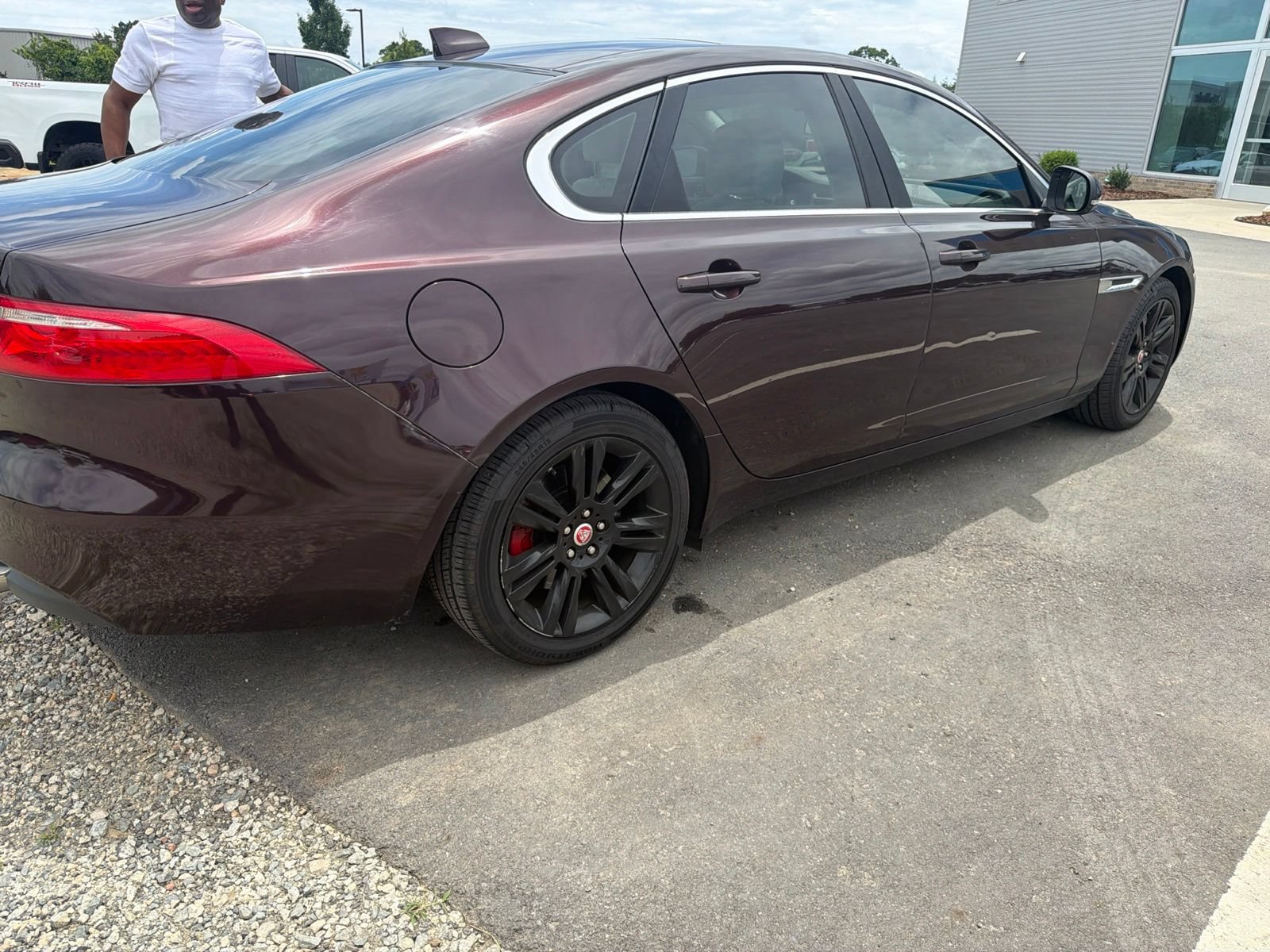 Used 2016 Jaguar XF Premium RWD image 4