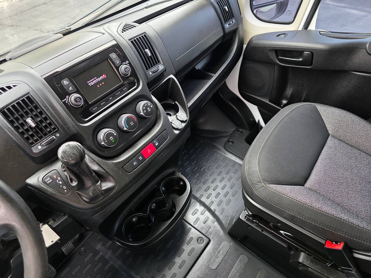 Used 2020 RAM ProMaster 2500 w/ Premium Appearance Group FWD image 17