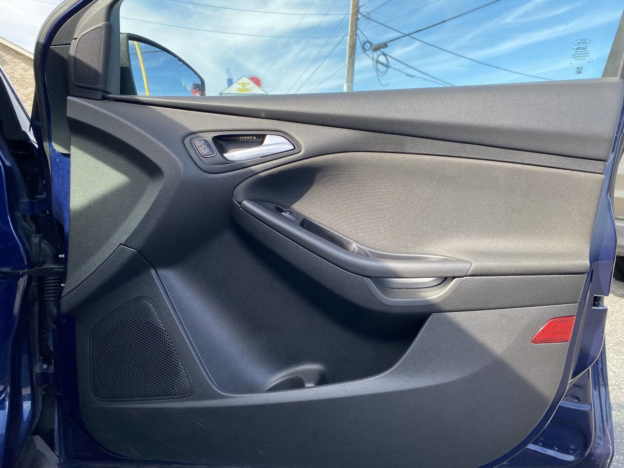 Used 2016 Ford Focus SE w/ Equipment Group 201A image 16
