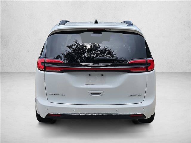 Used 2023 Chrysler Pacifica Limited FWD image 6