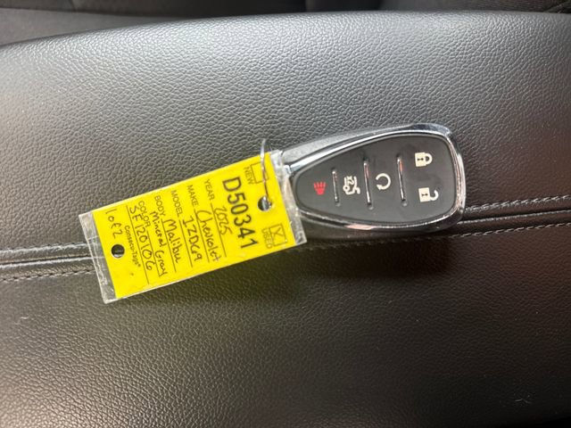 Used 2025 Chevrolet Malibu LT FWD image 33