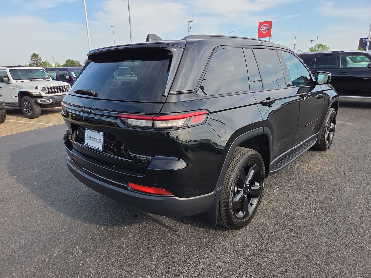 Used 2024 Jeep Grand Cherokee Altitude AWD/4WD image 7