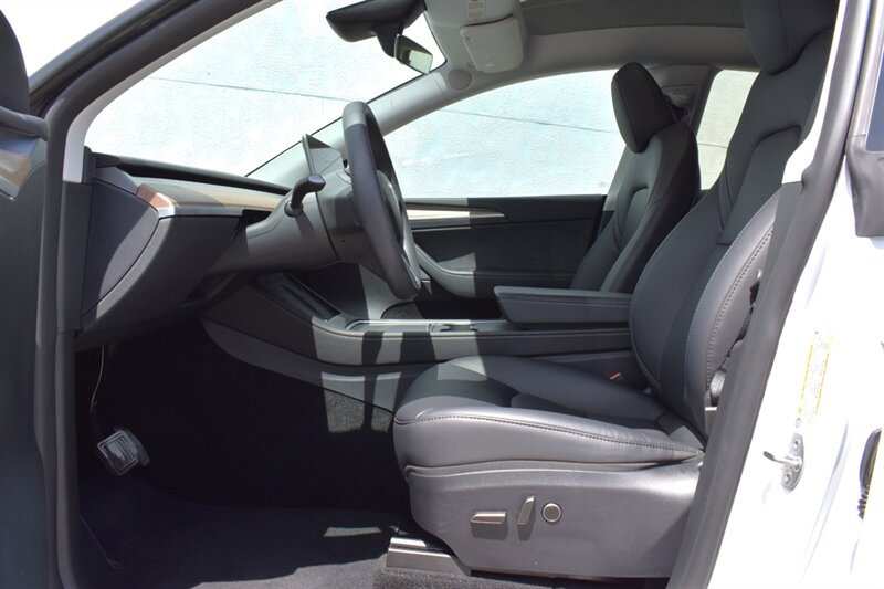 Used 2025 Tesla Model Y Long Range AWD/4WD image 10