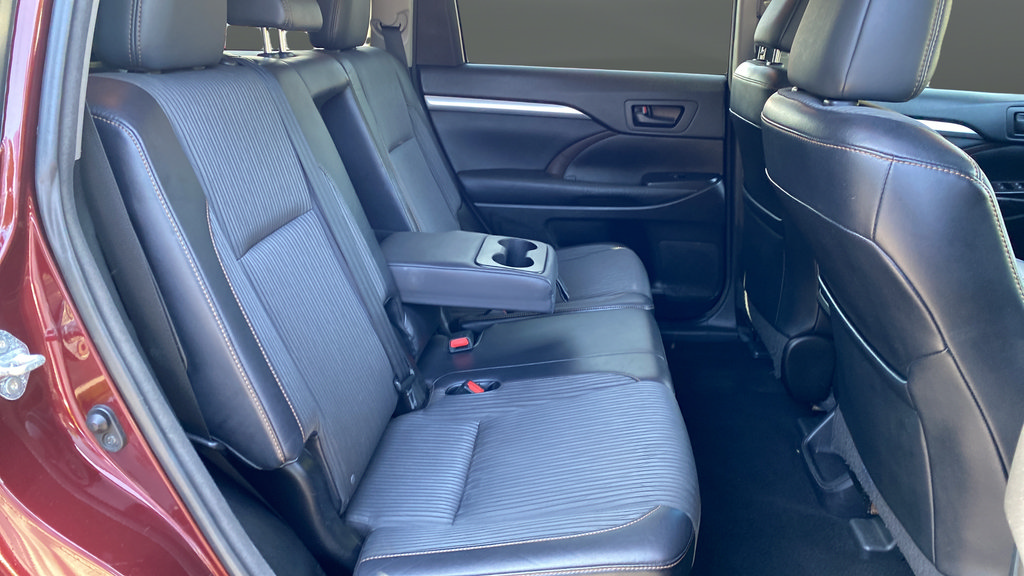 Used 2016 Toyota Highlander Plus AWD/4WD image 26