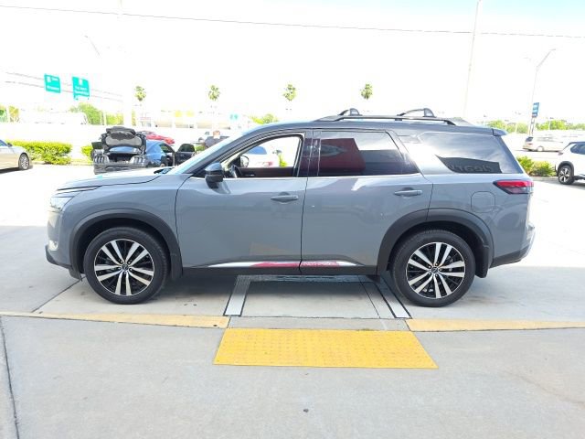Used 2025 Nissan Pathfinder Platinum w/ Cargo Package FWD image 7