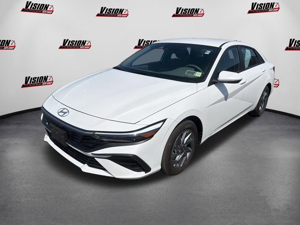 Used 2025 Hyundai Elantra Hybrid FWD image 1