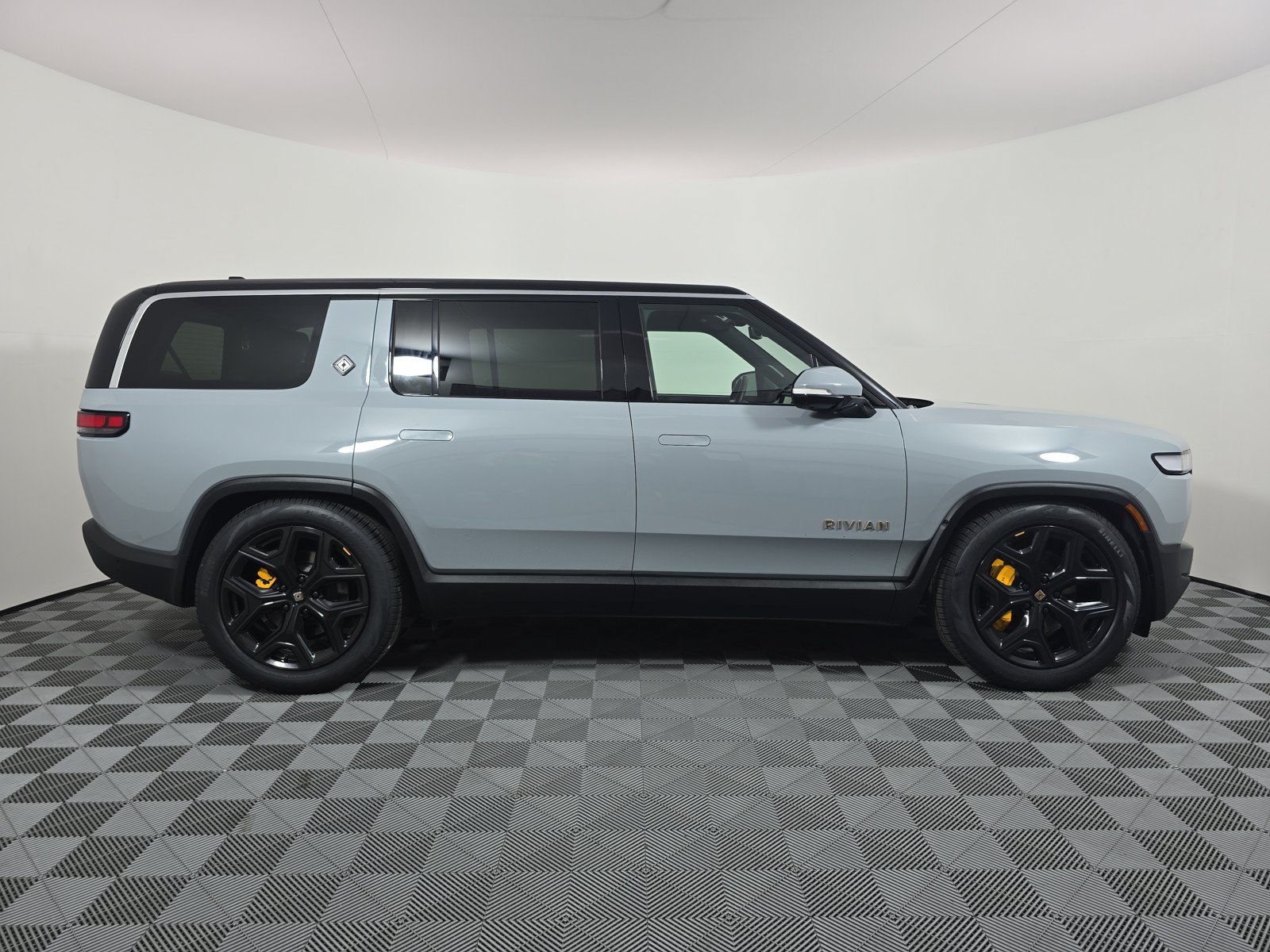 Used 2024 Rivian R1S Adventure AWD/4WD image 6