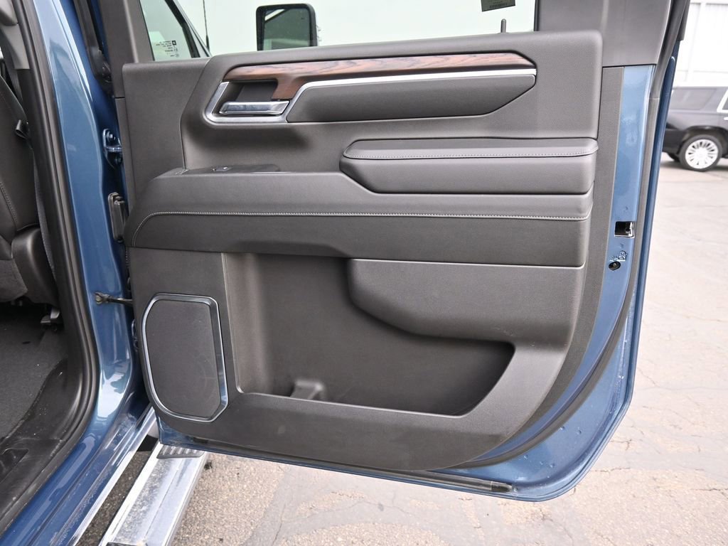 Used 2024 GMC Sierra 3500 SLT w/ SLT Premium Package image 24