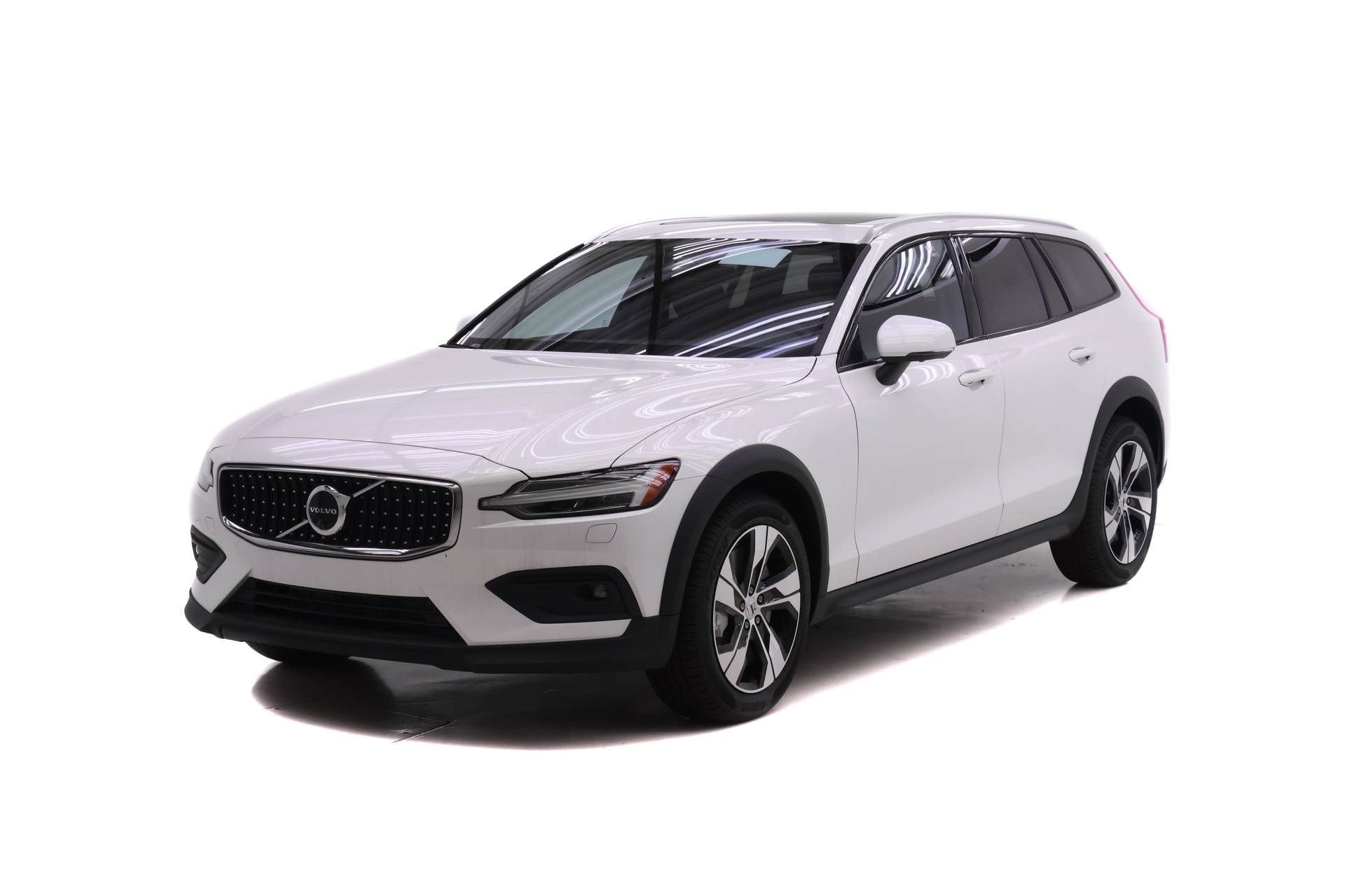 New 2026 Volvo V60 B5 Cross Country Plus w/ Climate Package