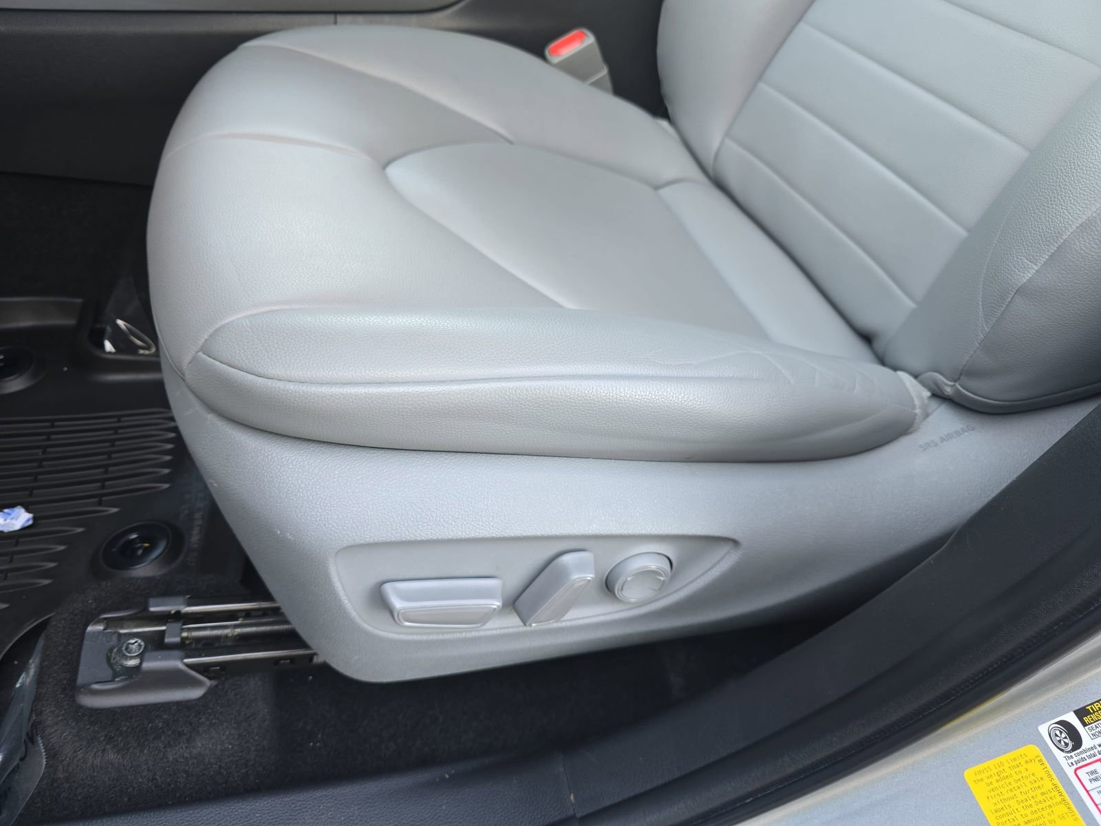 Used 2023 Toyota Highlander XLE image 38