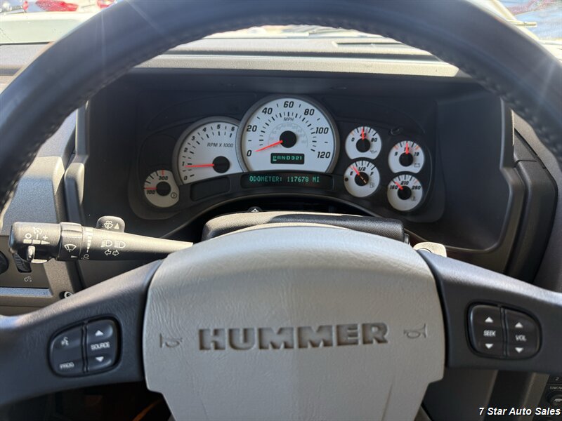 Used 2003 HUMMER H2 w/ Preferred Equipment Group AWD/4WD image 10