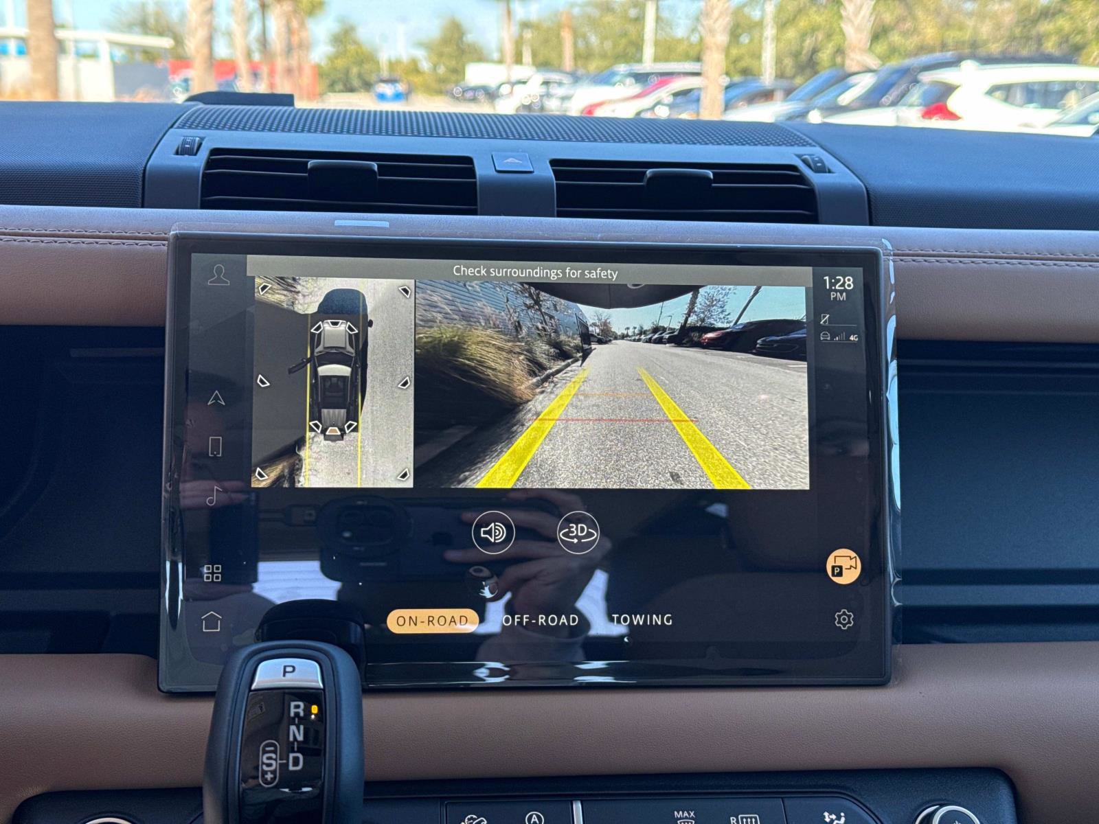 Used 2025 Land Rover Defender 110 S image 24