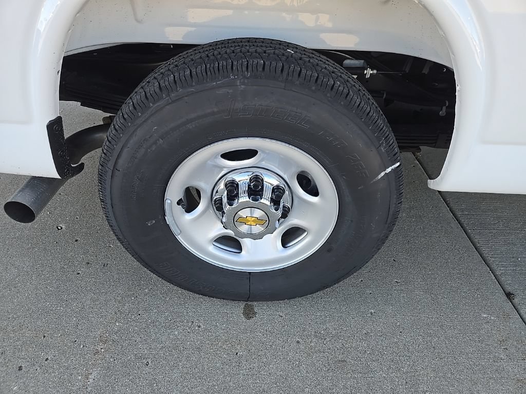 Used 2025 Chevrolet Express 3500 LT w/ LT Preferred Equipment Group RWD image 10