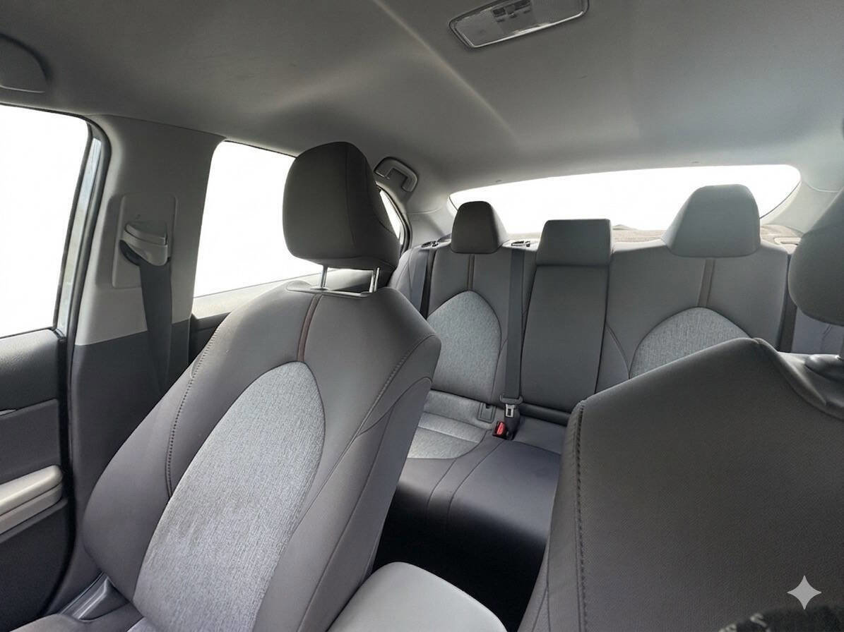 Used 2019 Toyota Camry LE FWD image 10