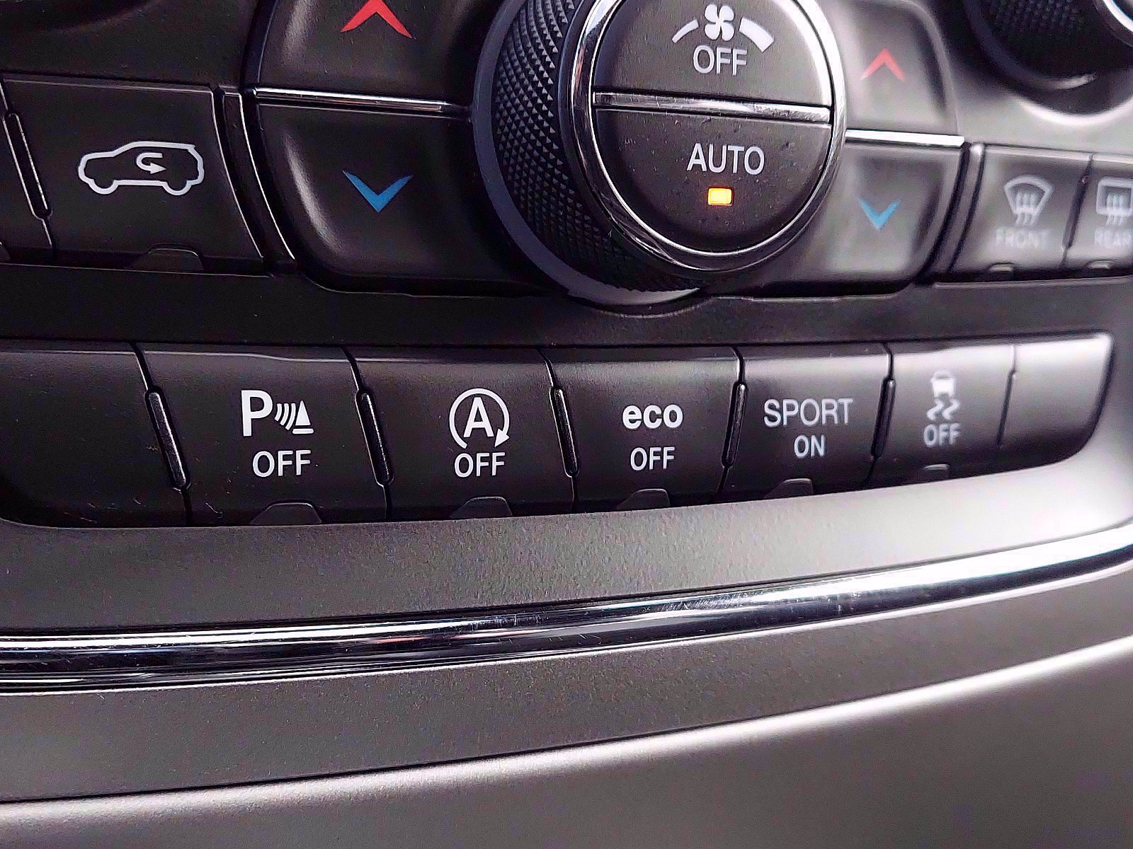 Used 2018 Jeep Grand Cherokee Altitude image 25