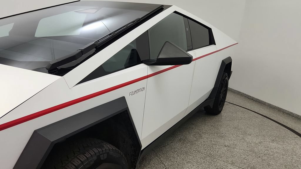 Used 2024 Tesla Cybertruck AWD Crew Cab image 10