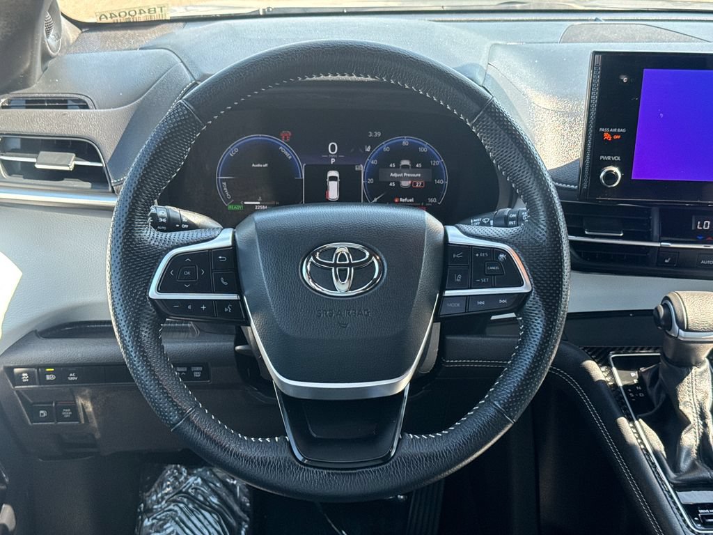 Used 2026 Toyota Sienna XSE AWD/4WD image 15