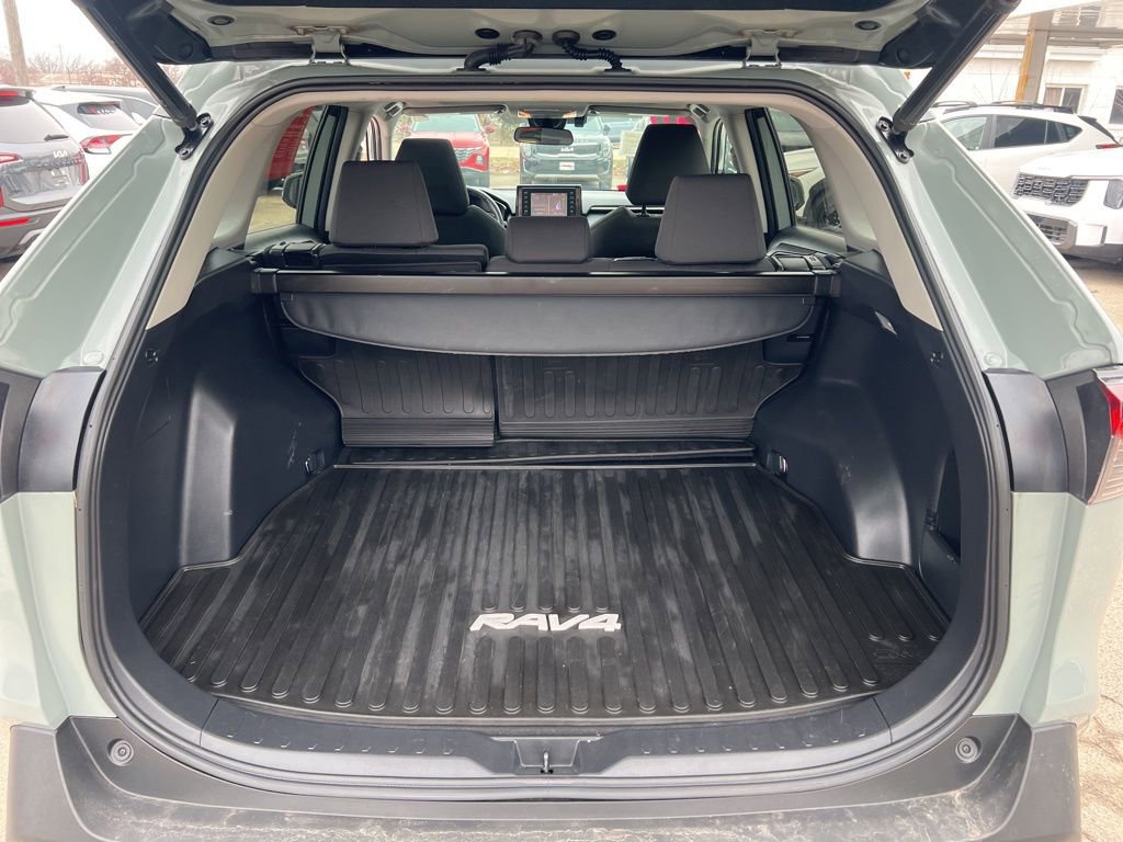 Used 2020 Toyota RAV4 XLE w/ Convenience Package image 13