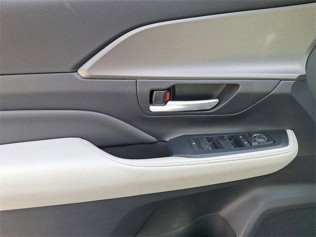 Certified 2024 Toyota Grand Highlander XLE image 13