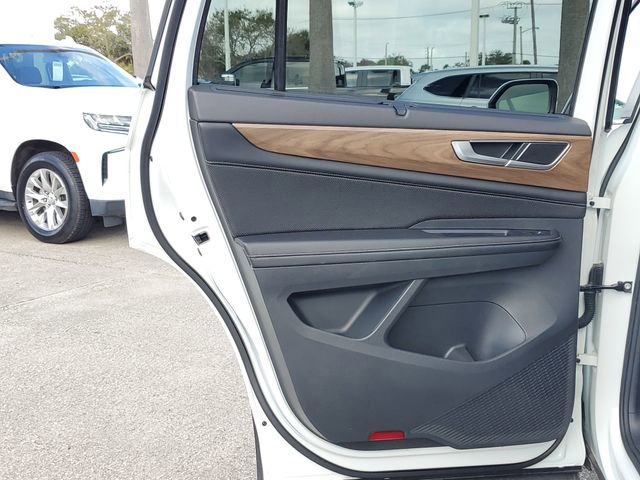 Used 2024 Volkswagen Atlas SE image 14