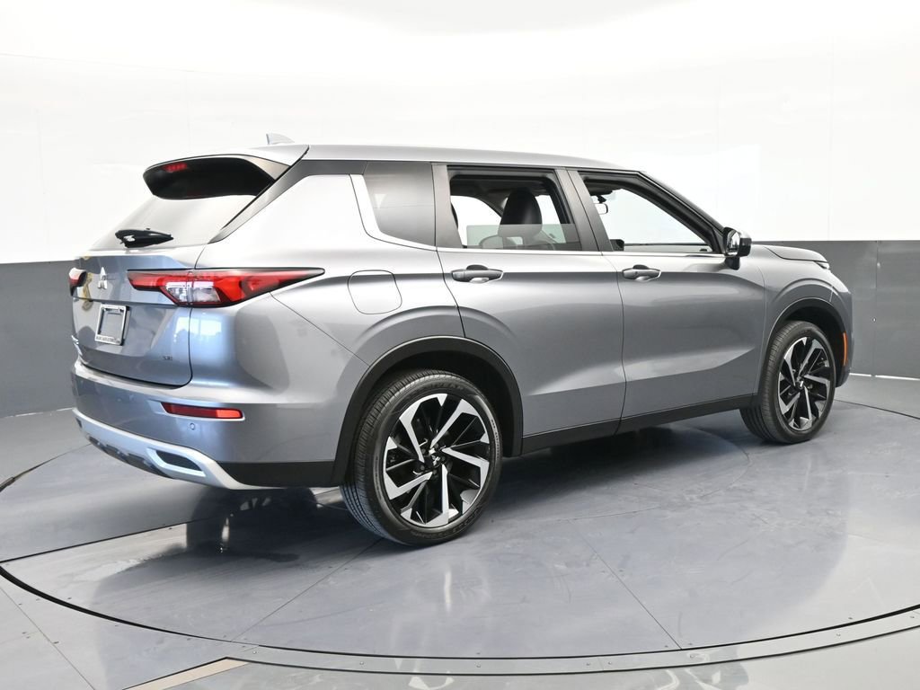 Used 2022 Mitsubishi Outlander SE image 6