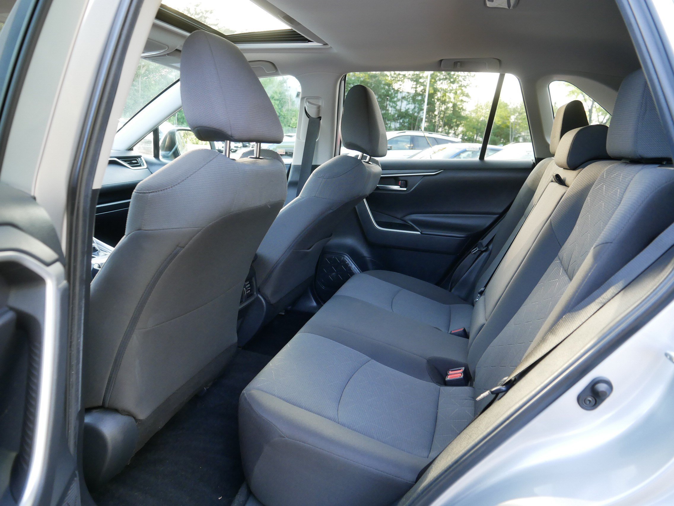 Used 2019 Toyota RAV4 XLE AWD/4WD image 36