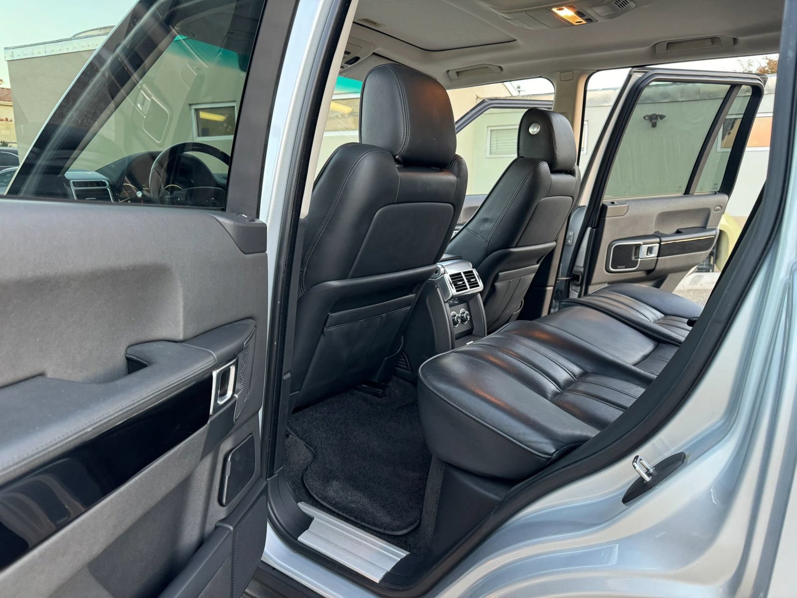 Used 2011 Land Rover Range Rover HSE LUX AWD/4WD image 10