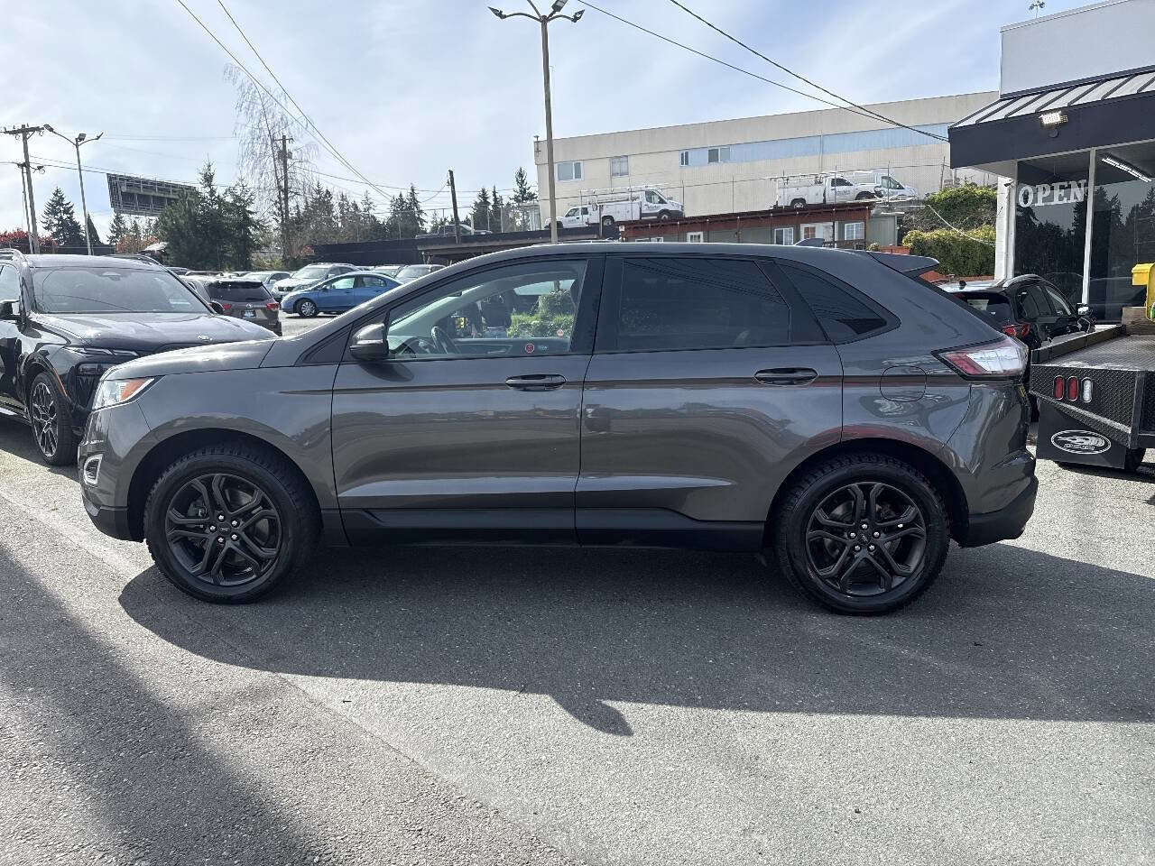 Used 2018 Ford Edge SEL w/ SEL Appearance Package image 3