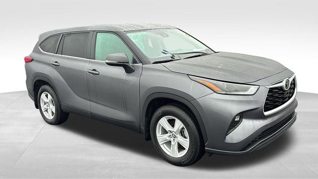 Used 2025 Toyota Highlander LE image 30