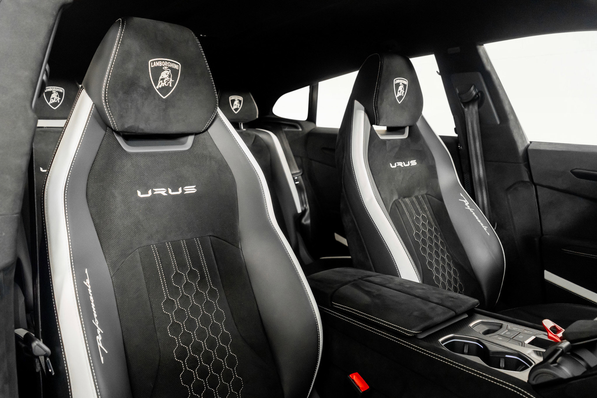 Used 2024 Lamborghini Urus Performante image 36