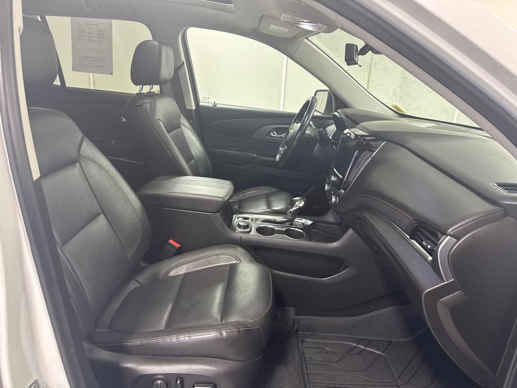 Used 2021 Chevrolet Traverse Premier w/ Redline Edition AWD/4WD image 32