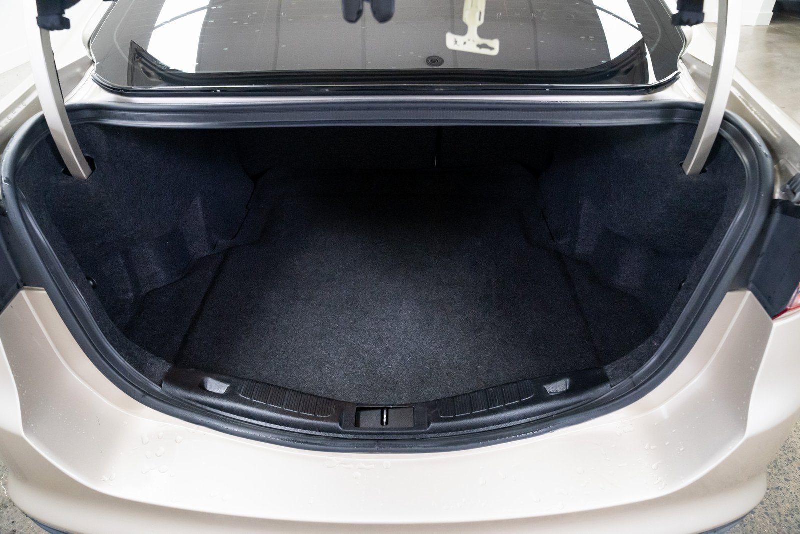 Used 2017 Ford Fusion SE image 8