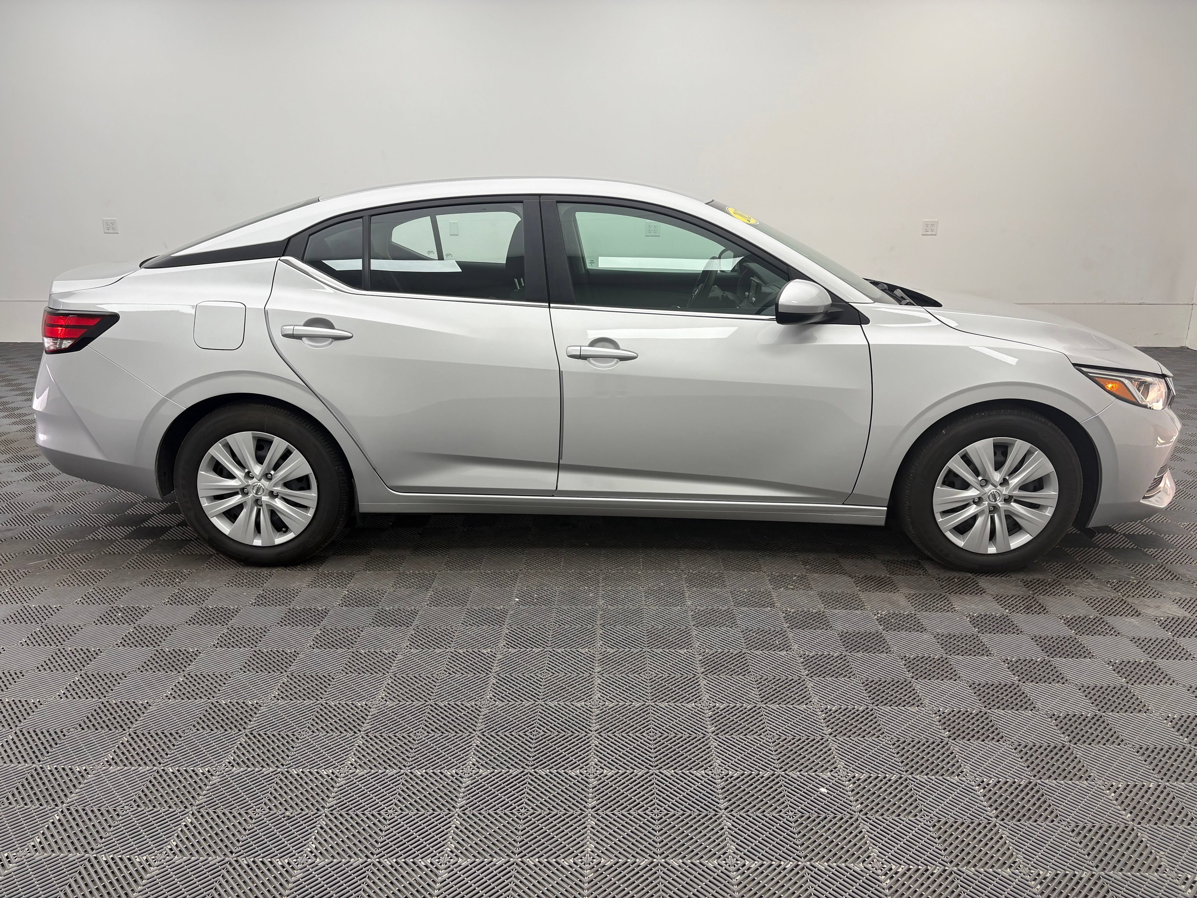 Used 2023 Nissan Sentra S FWD image 5