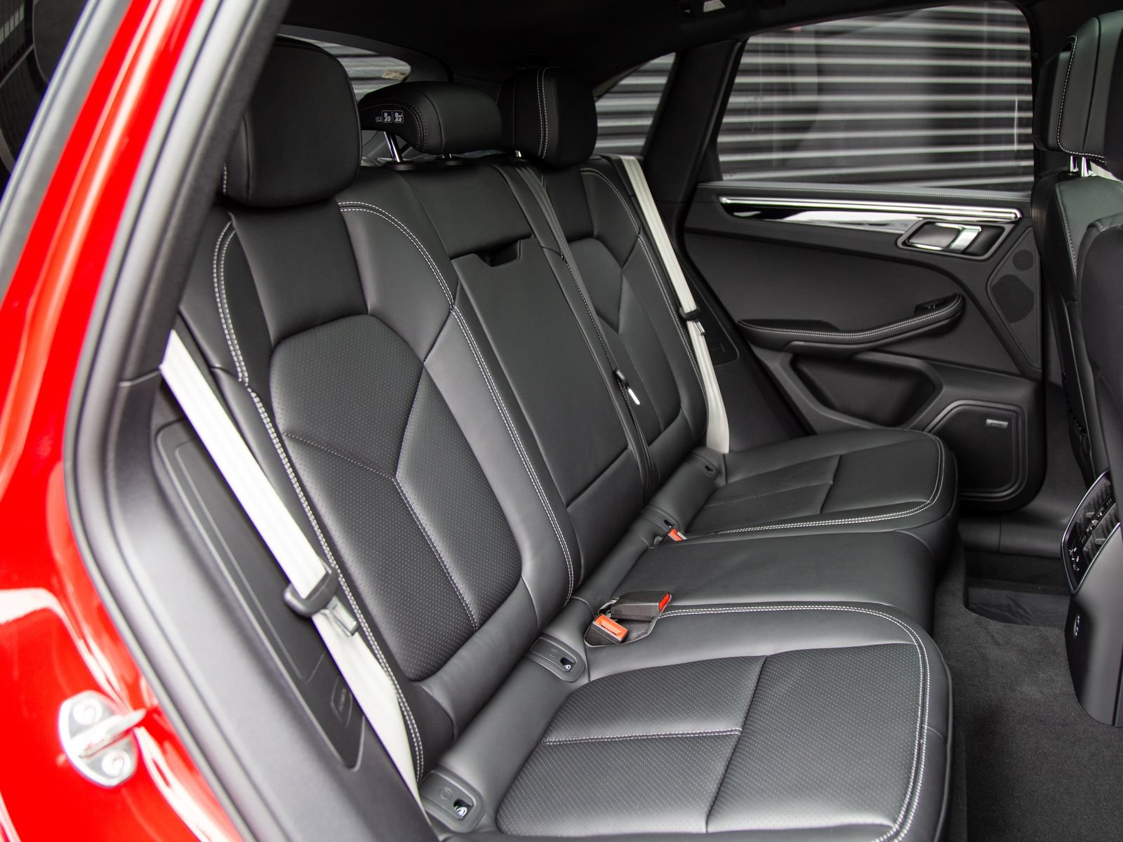 New 2026 Porsche Macan AWD/4WD image 25