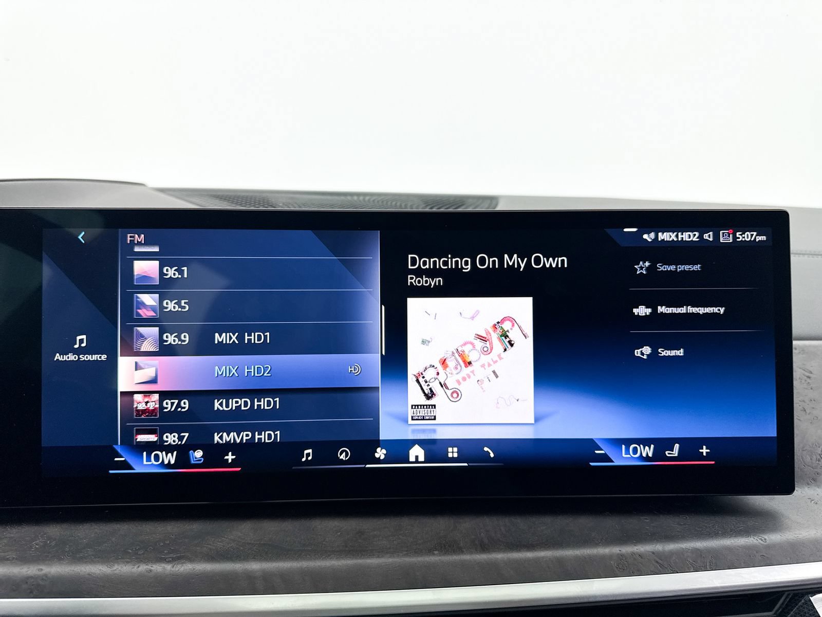 Used 2024 BMW X7 xDrive40i w/ Premium Package AWD/4WD image 6