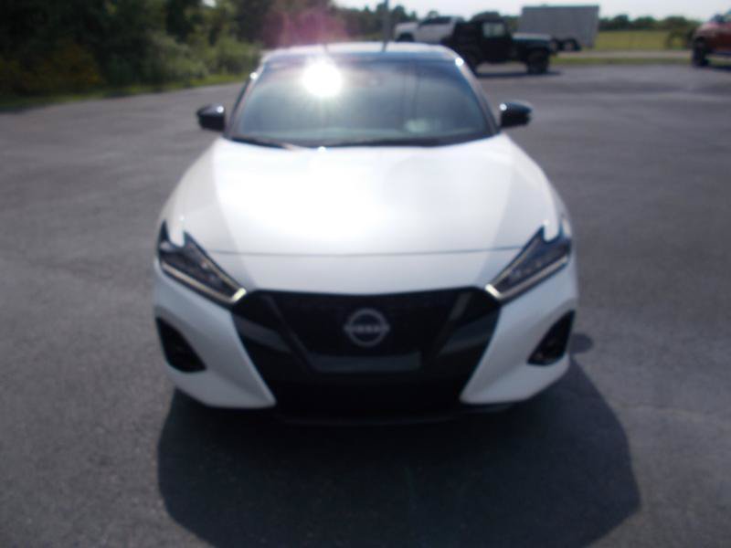 Used 2023 Nissan Maxima SR w/ Sport Mat Group FWD image 9