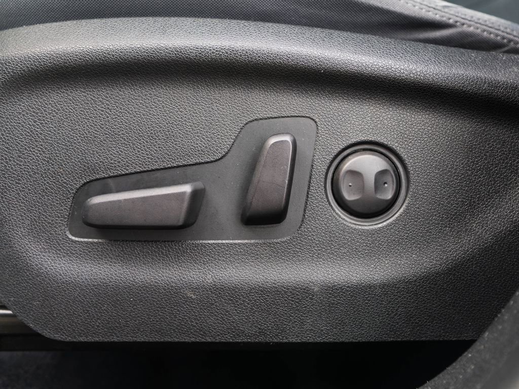 Used 2019 Kia Sorento LX w/ LX Convenience Package image 21