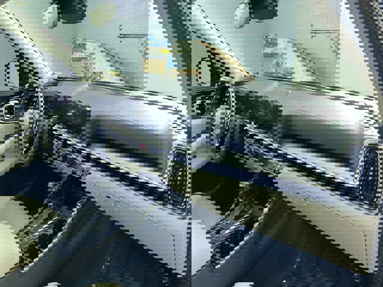 Certified 2025 Kia Sorento EX w/ Panoramic Sunroof Package image 30