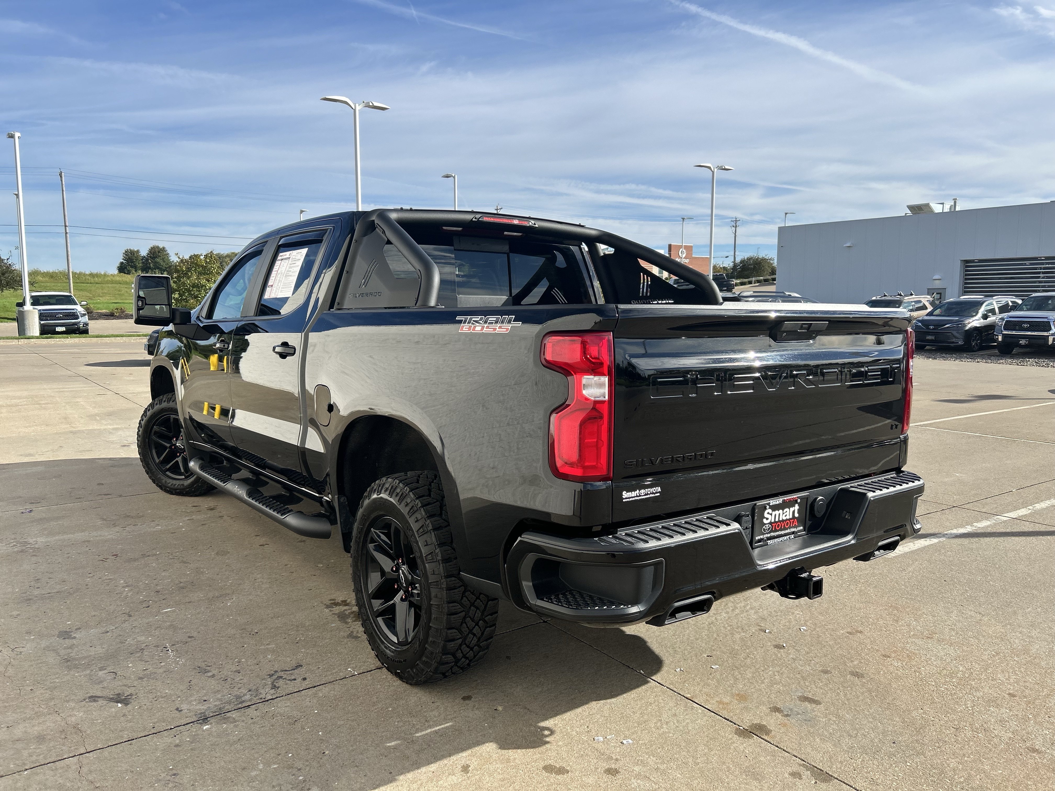 Used 2020 Chevrolet Silverado 1500 LT Trail Boss w/ Midnight Edition AWD/4WD image 3