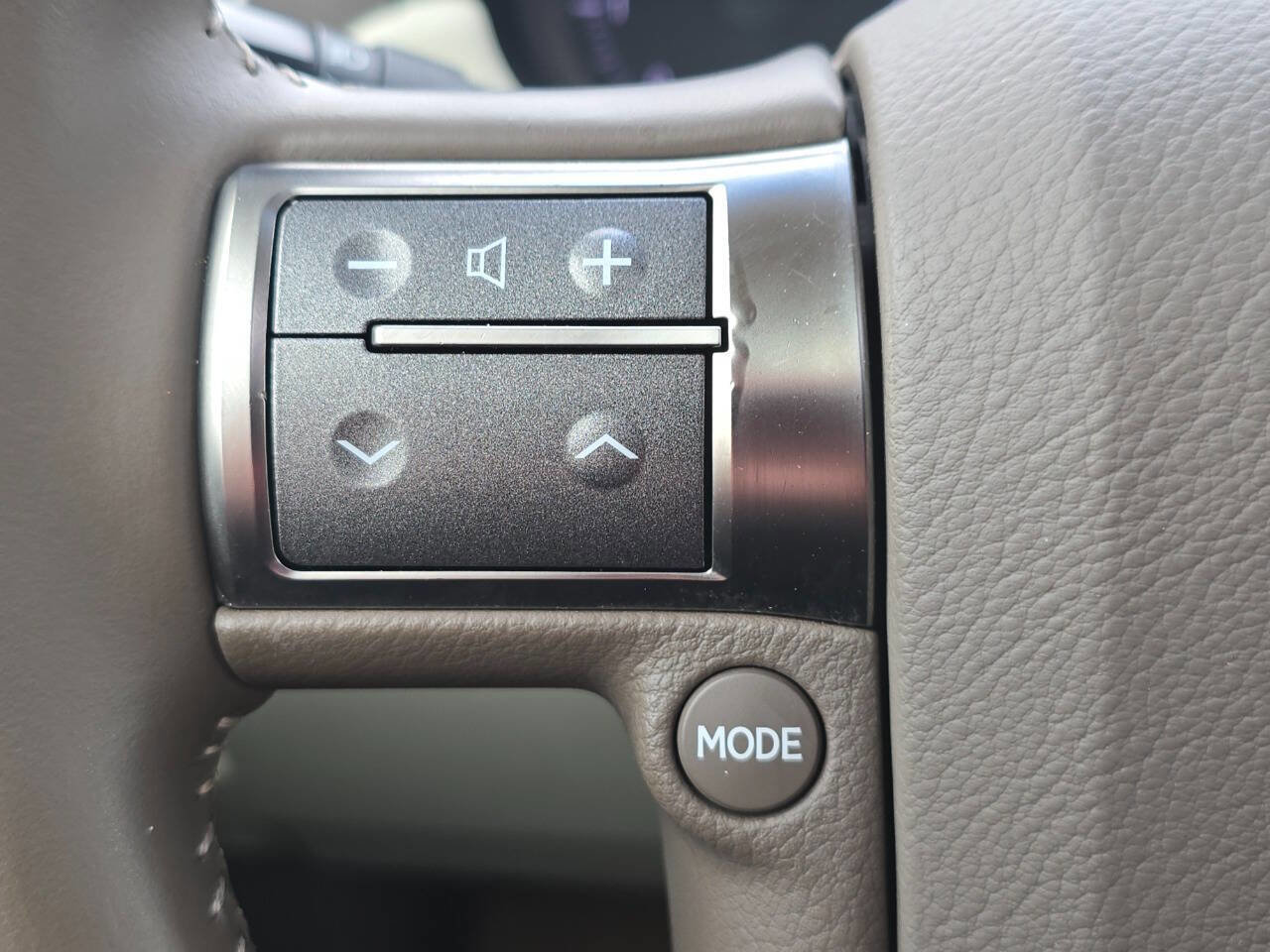 Used 2017 Lexus GX 460 Premium w/ Premium Package image 24