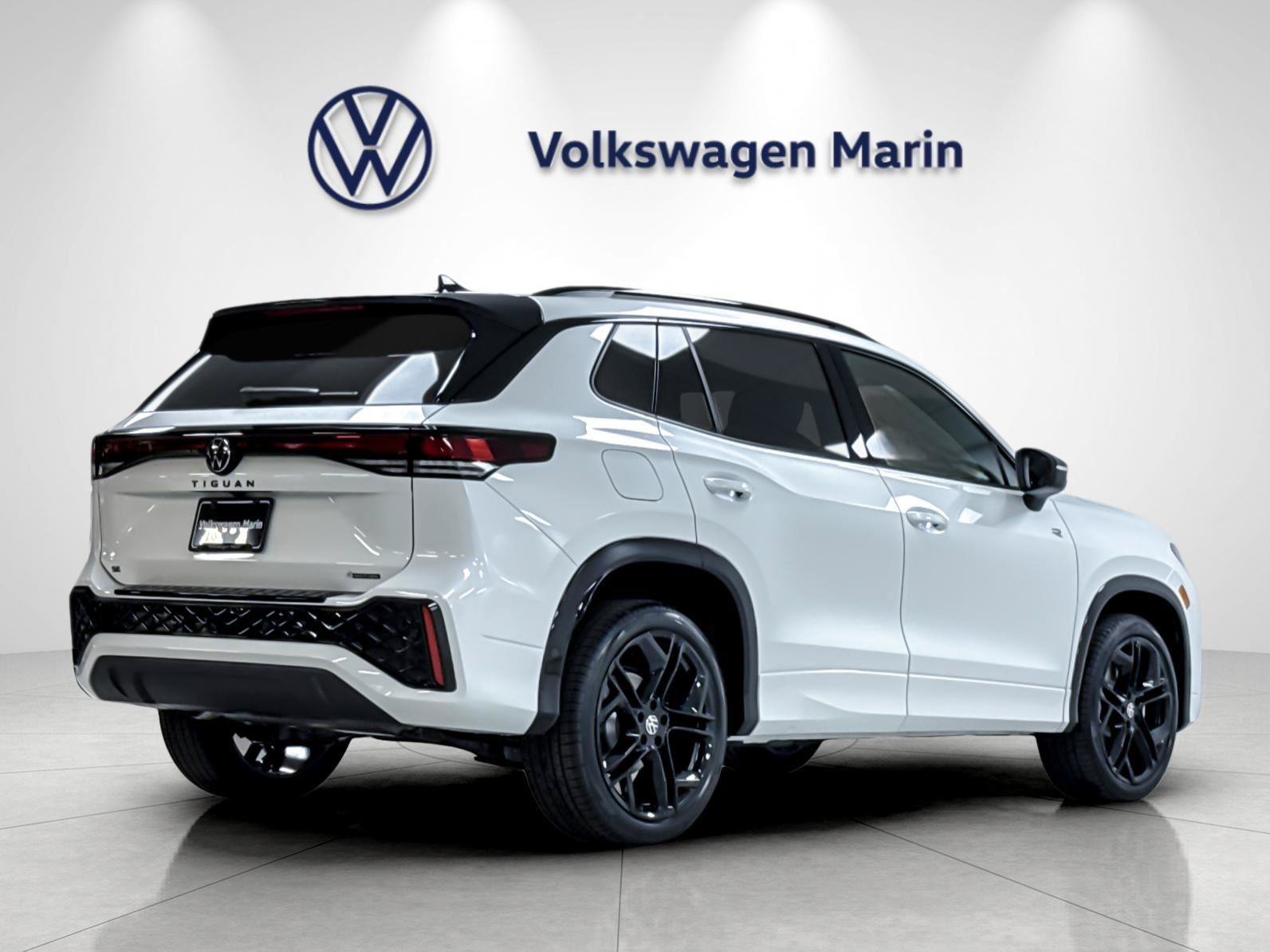 New 2026 Volkswagen Tiguan SE R-Line AWD/4WD image 5