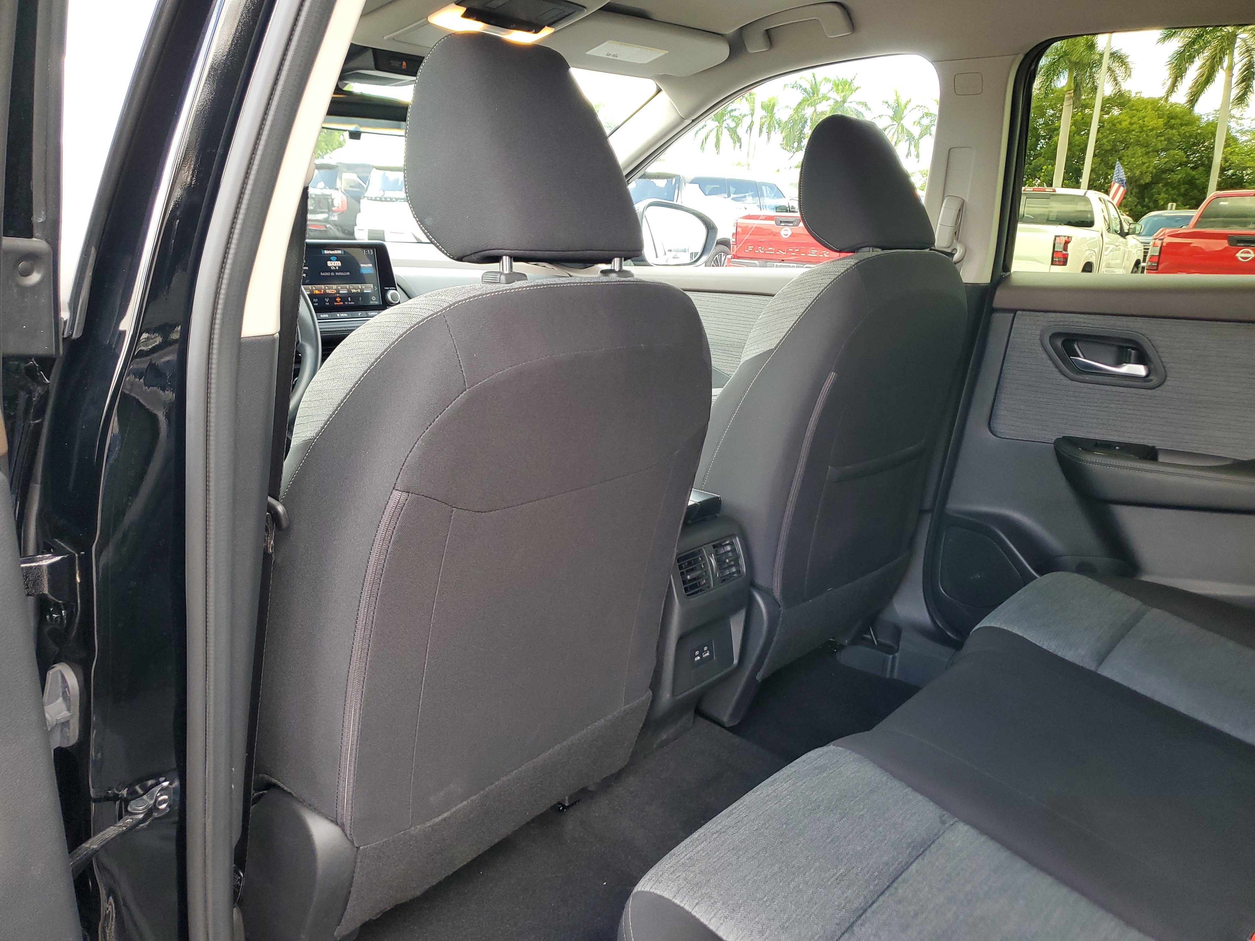 Used 2023 Nissan Rogue SV image 14