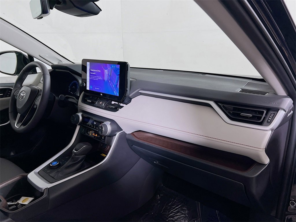 Used 2025 Toyota RAV4 Limited image 27